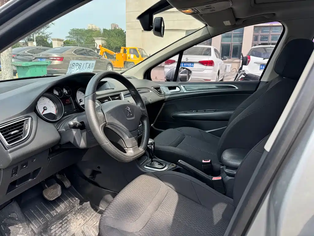 Peugeot 308 — миниатюра 6
