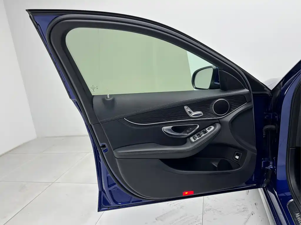 Mercedes-Benz C-Class — миниатюра 15