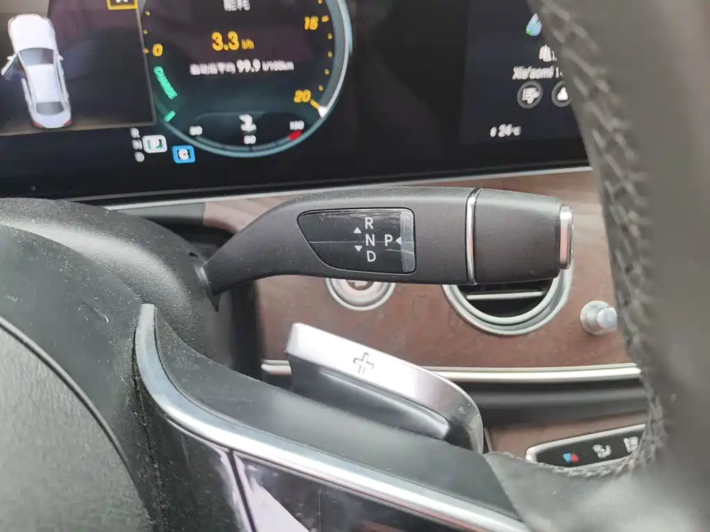 Mercedes-Benz E-Class — миниатюра 11
