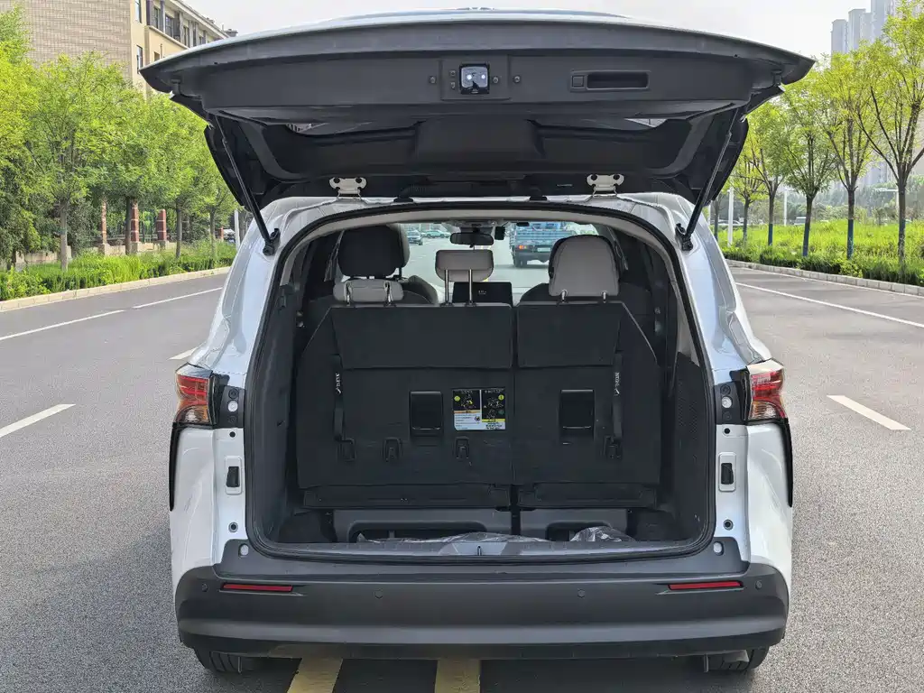 Toyota Sienna — миниатюра 35
