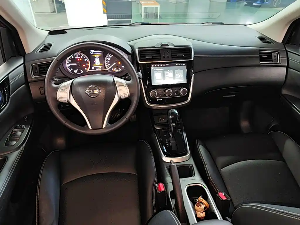 Nissan Tiida — миниатюра 13