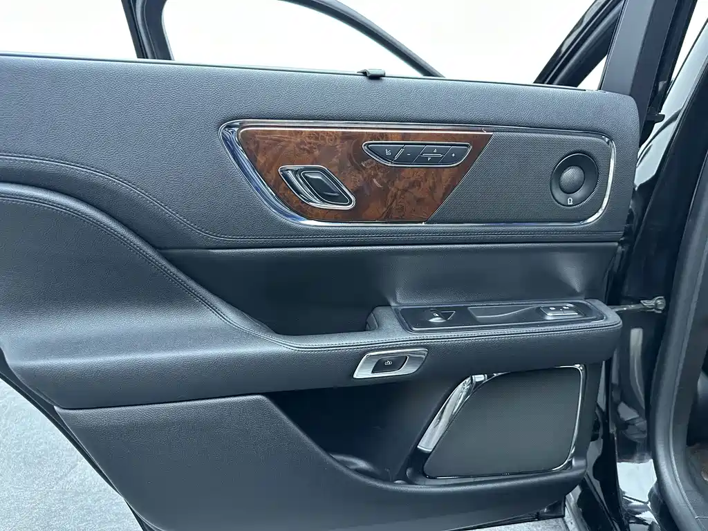 Lincoln Continental — миниатюра 15