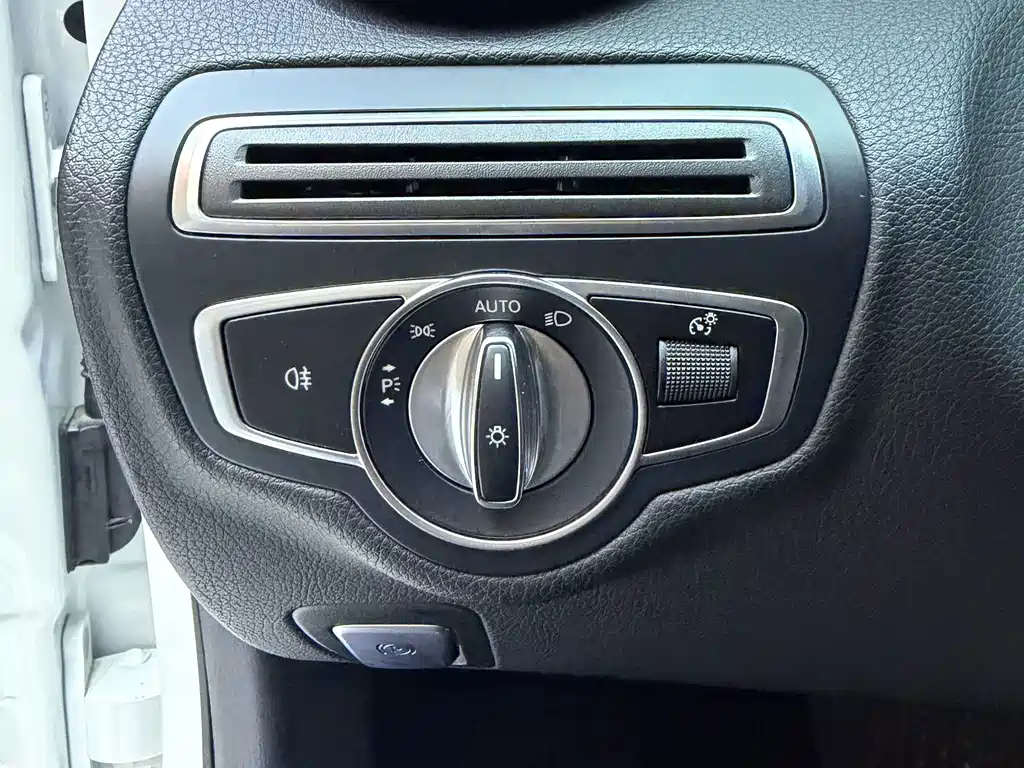 Mercedes-Benz C-Class — миниатюра 10