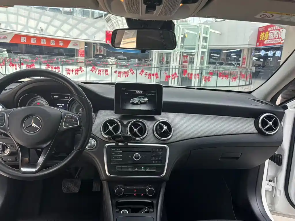 Mercedes-Benz GLA — миниатюра 10