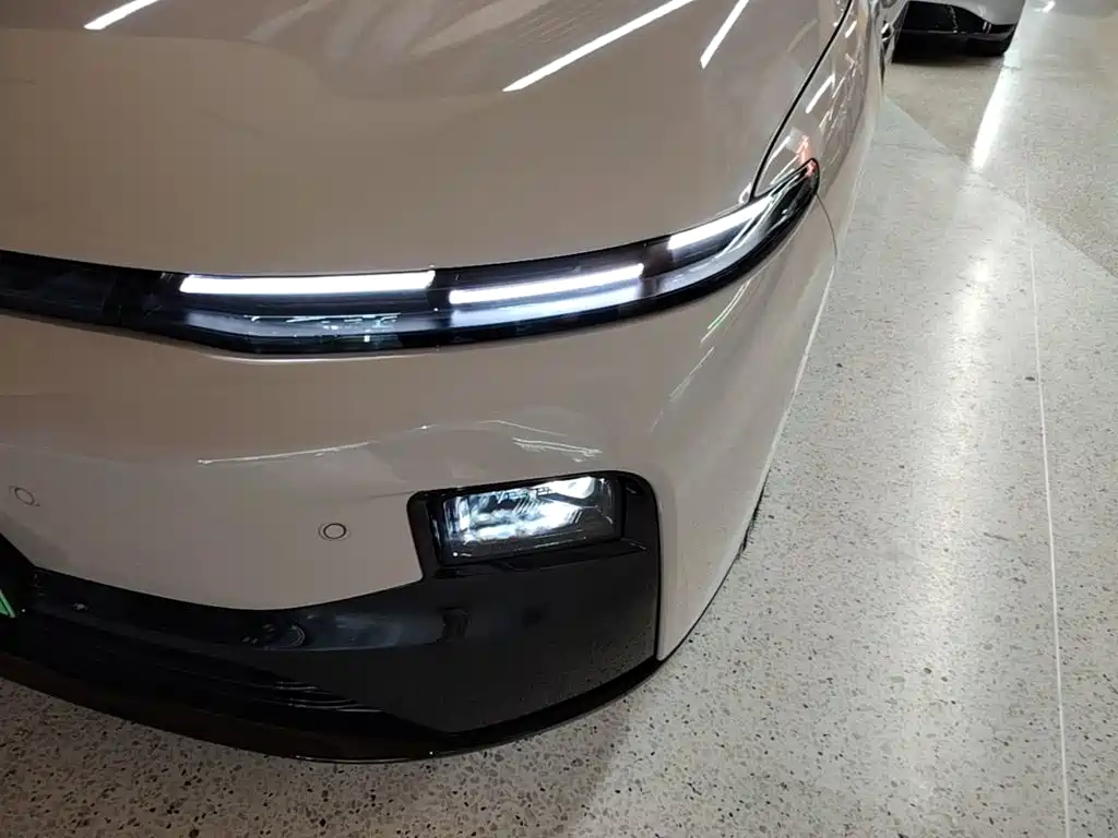 Leapmotor Ноль один. — миниатюра 24