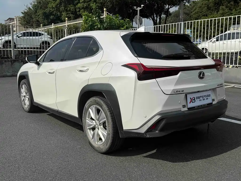 Lexus UX — миниатюра 5
