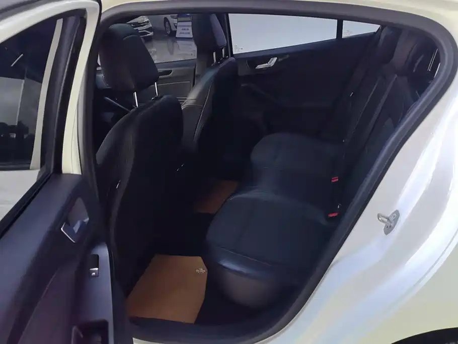 Ford Focus — миниатюра 11