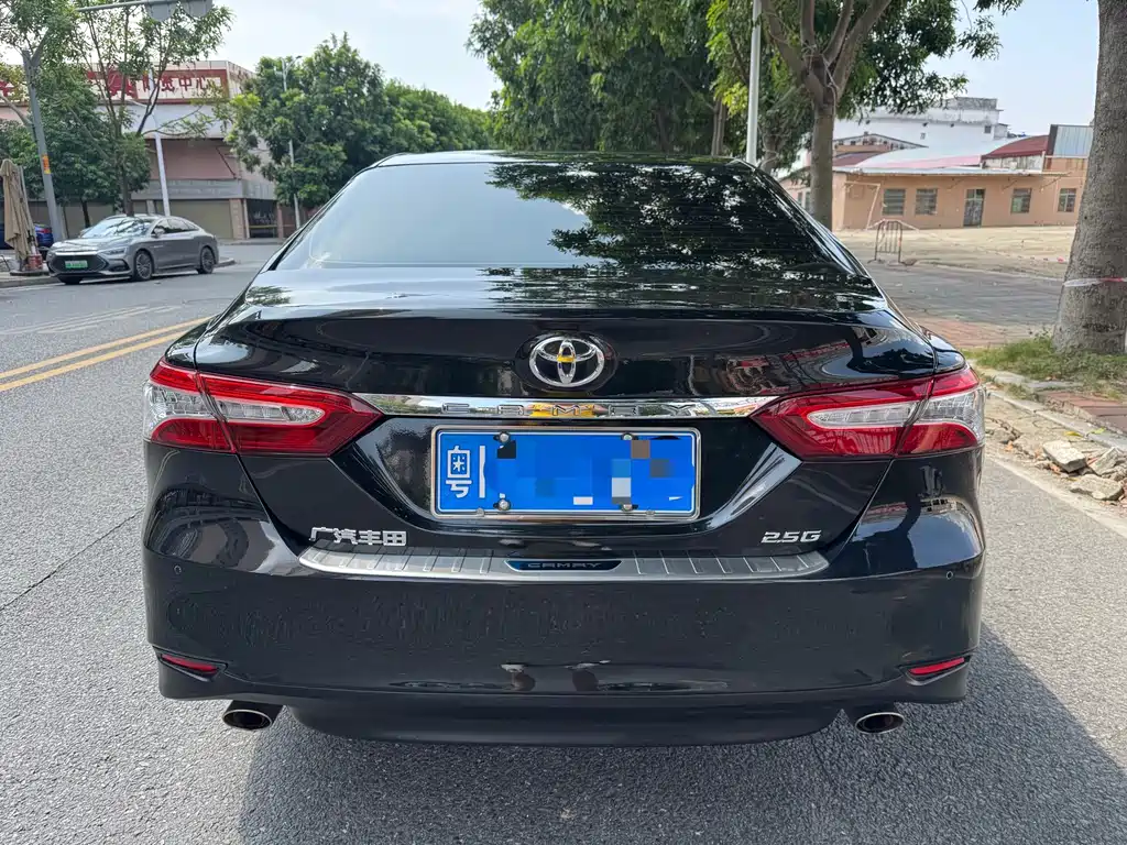 Toyota Camry — миниатюра 4