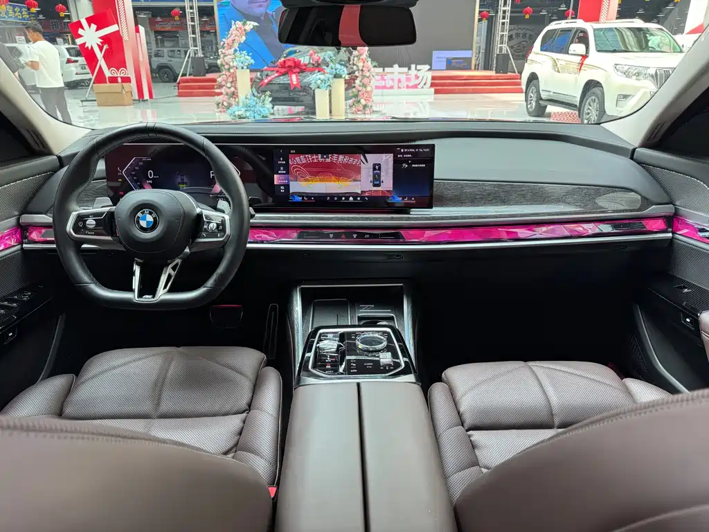 BMW 7 Series — миниатюра 10