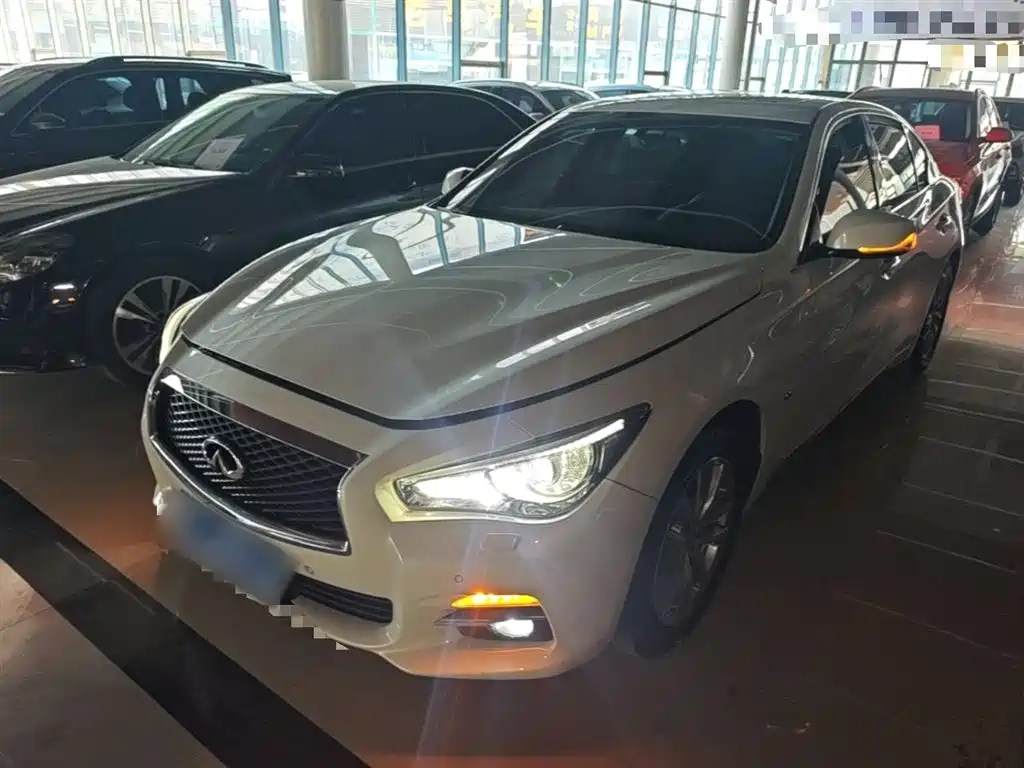 Infiniti Q50L 2015
