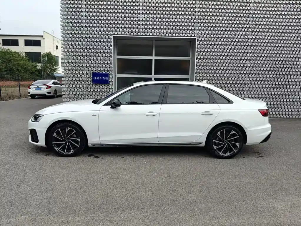 Audi A4L 2023 40 TFSI Luxury