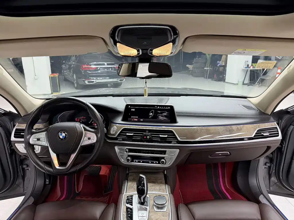 BMW 7 Series — миниатюра 9