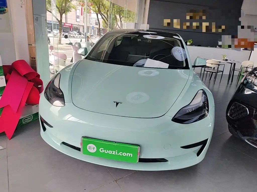Tesla Model 3 — миниатюра 3