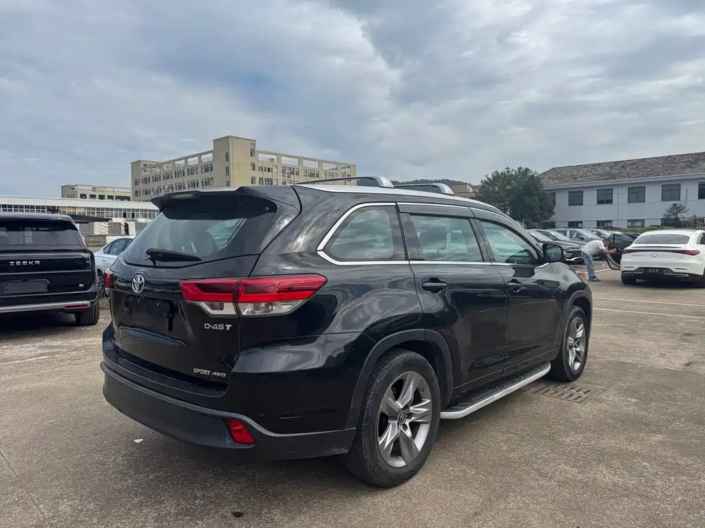 TOYOTA HIGHLANDER
