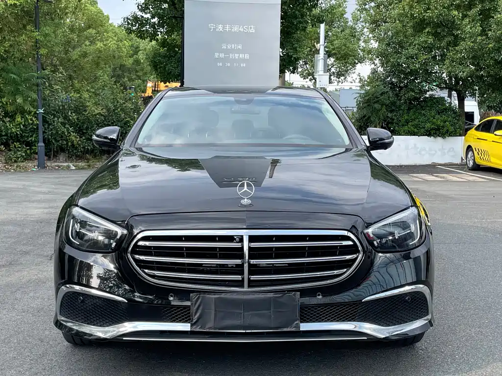 Mercedes-Benz E-Class — миниатюра 2