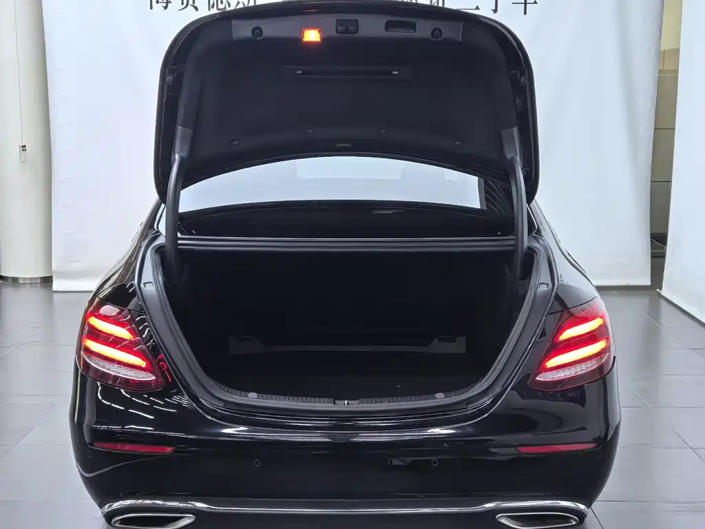 Mercedes-Benz E-Class — миниатюра 17