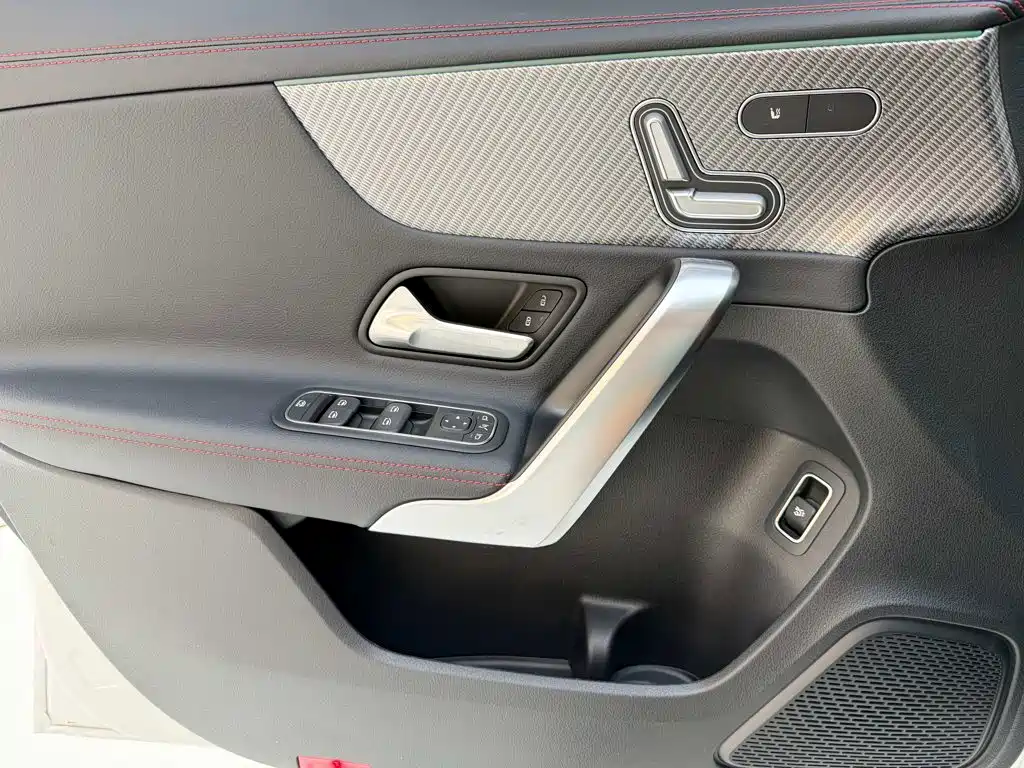 Mercedes-Benz A-Class — миниатюра 16
