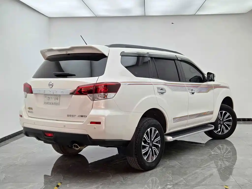 Nissan Terra — миниатюра 6
