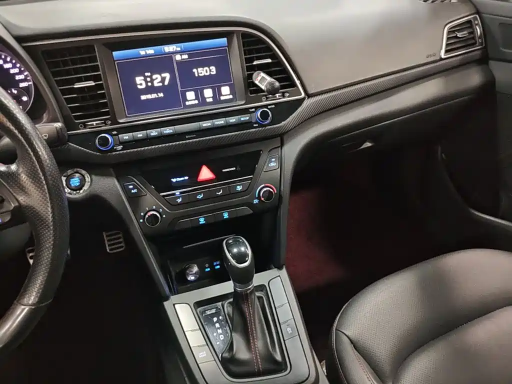 Hyundai Elantra — миниатюра 13