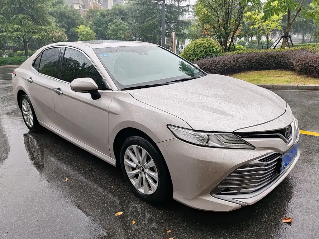 Toyota Camry — миниатюра 2