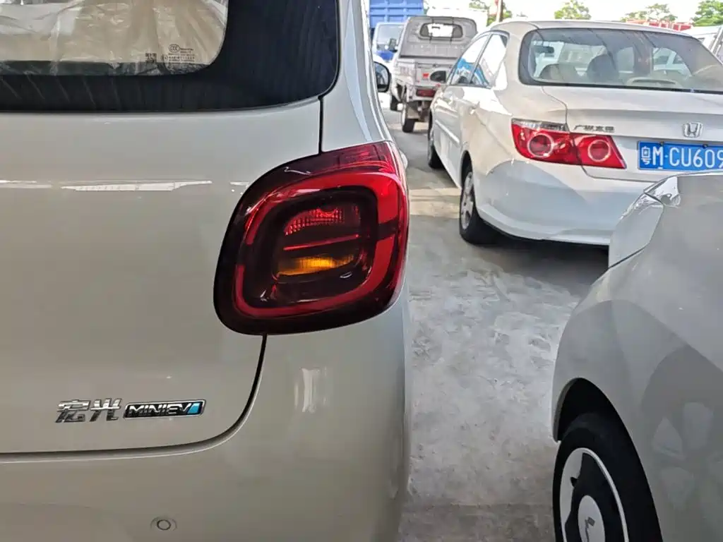 Wuling MINIEV — миниатюра 8