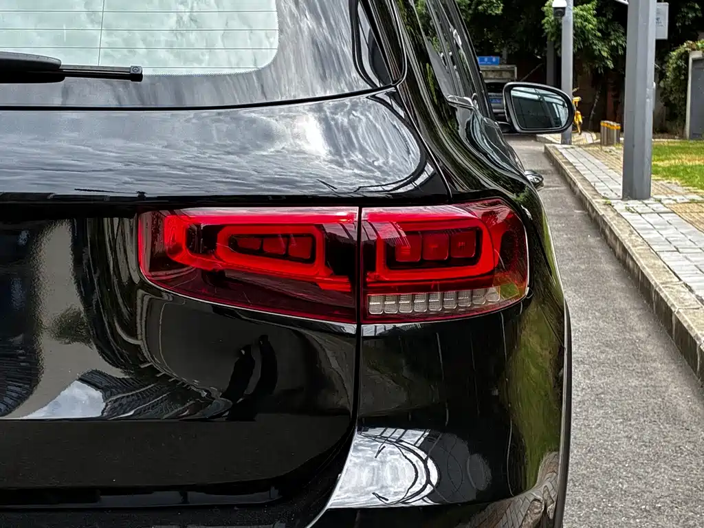 Mercedes-Benz GLB — миниатюра 11