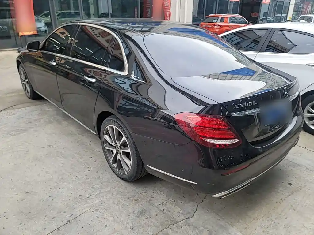 Mercedes-Benz E-Class — миниатюра 5