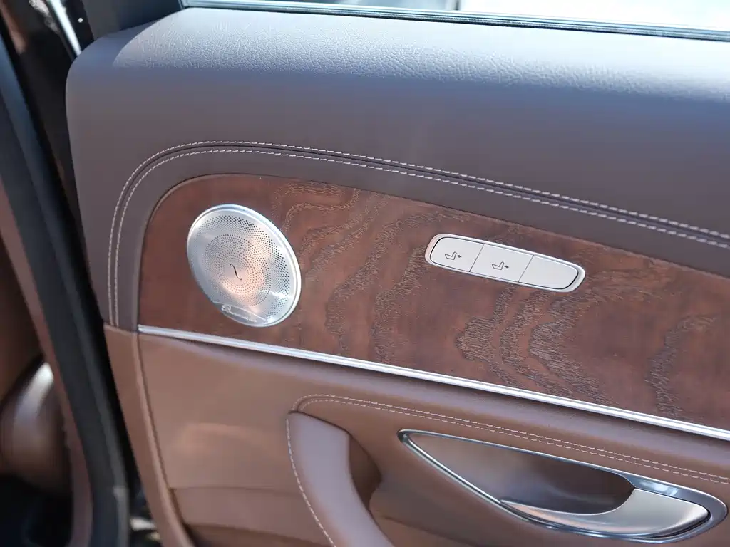 Mercedes-Benz E-Class — миниатюра 12
