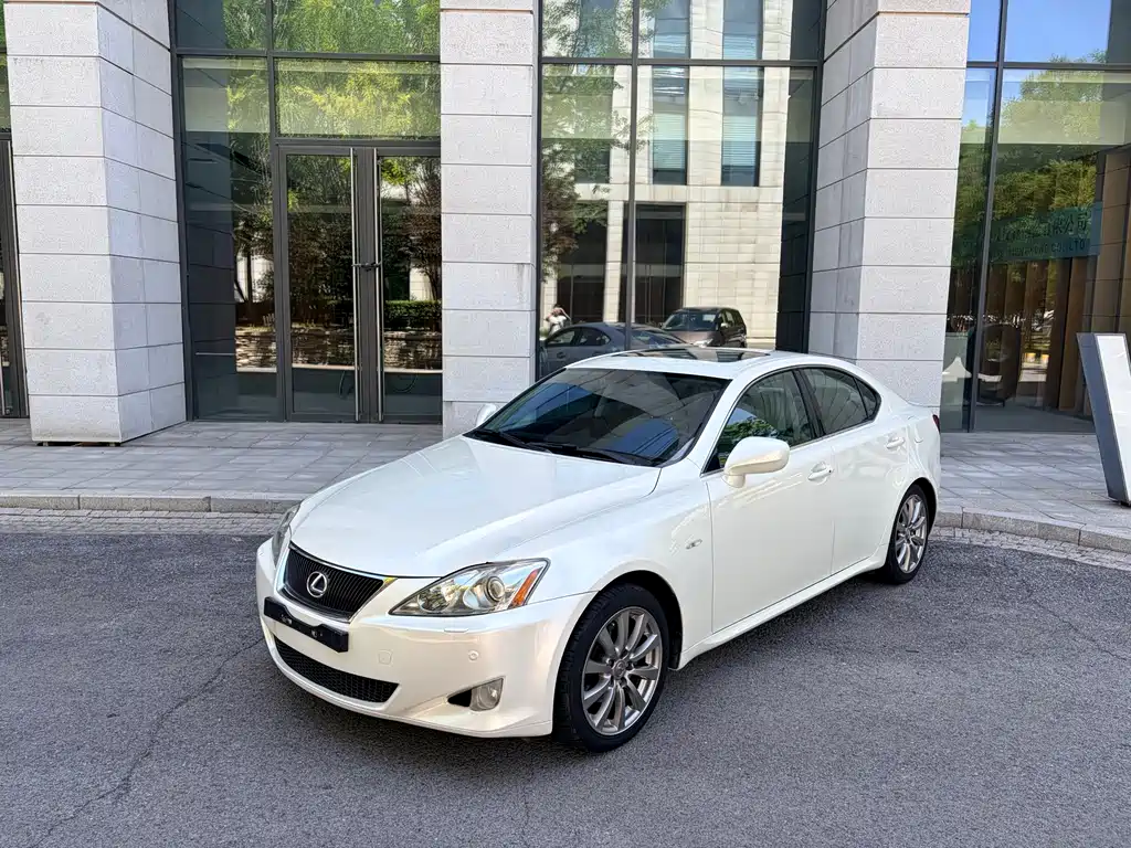 Купить Lexus IS