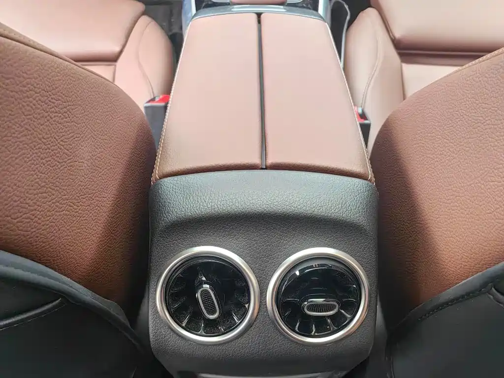 Mercedes-Benz GLB — миниатюра 11