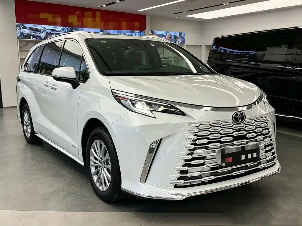 Toyota Granvia — миниатюра 2