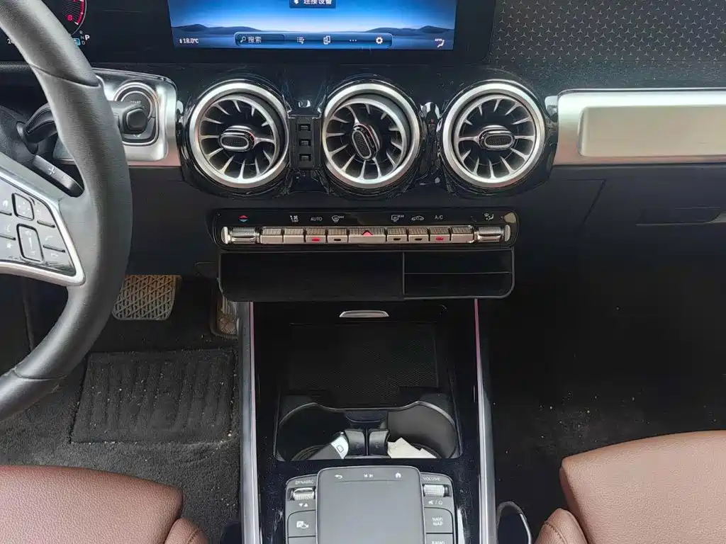 Mercedes-Benz GLB — миниатюра 7