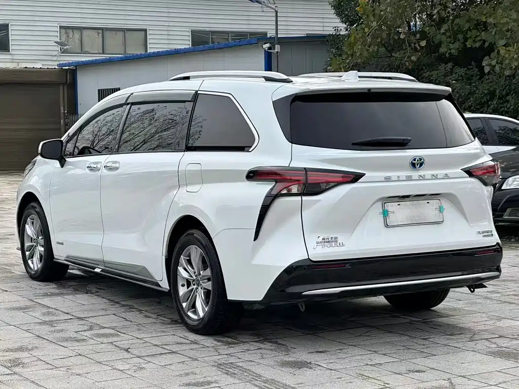 Toyota Sienna — миниатюра 9