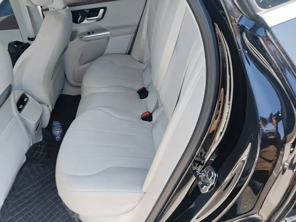 Mercedes-Benz EQE SUV — миниатюра 22