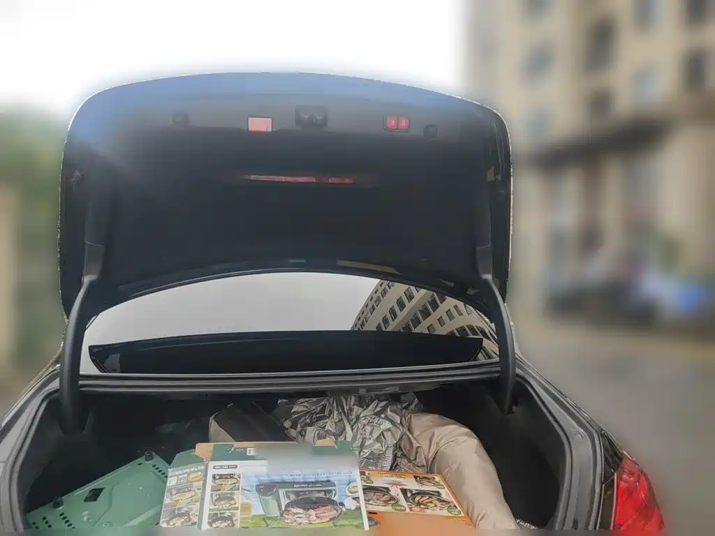 Mercedes-Benz E-Class — миниатюра 10