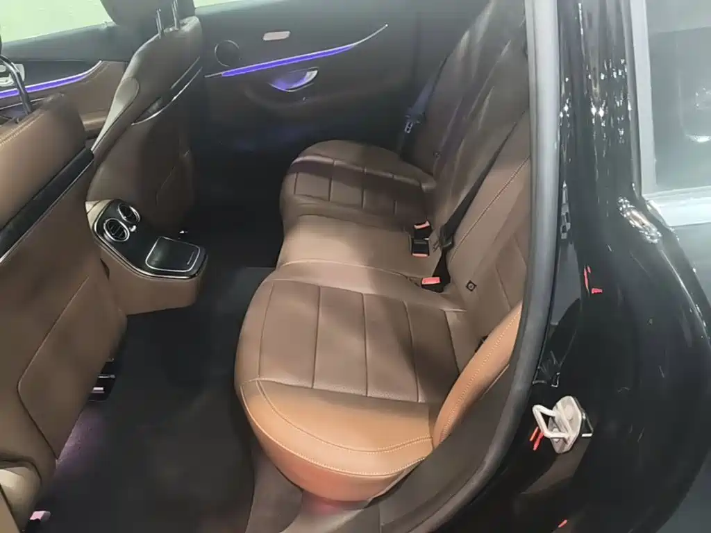 Mercedes-Benz E-Class — миниатюра 17