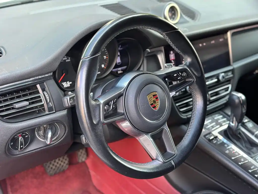 Porsche Macan — миниатюра 9