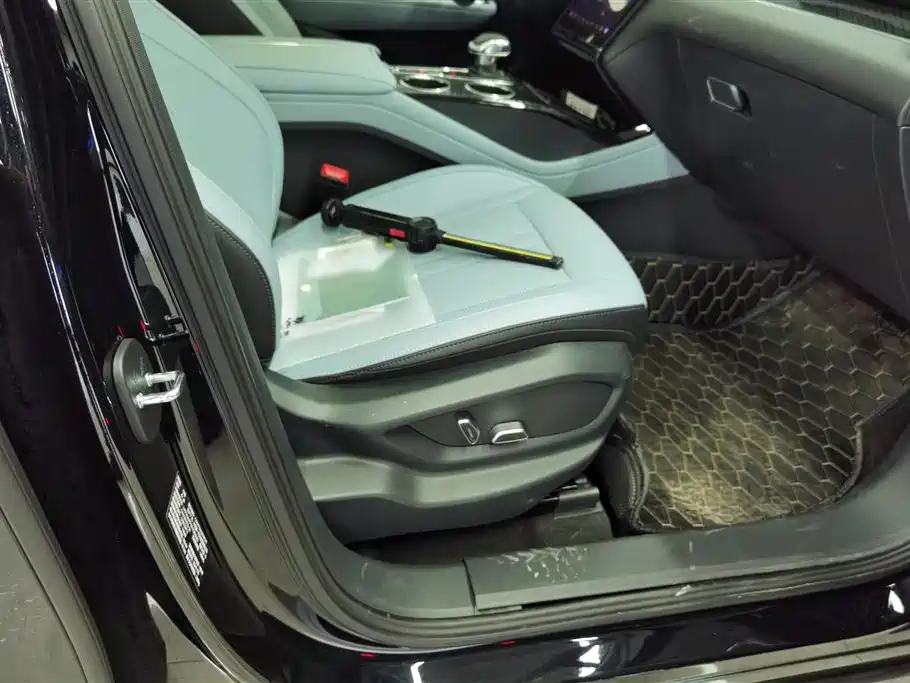 Hongqi HONGQI HS3 PHEV