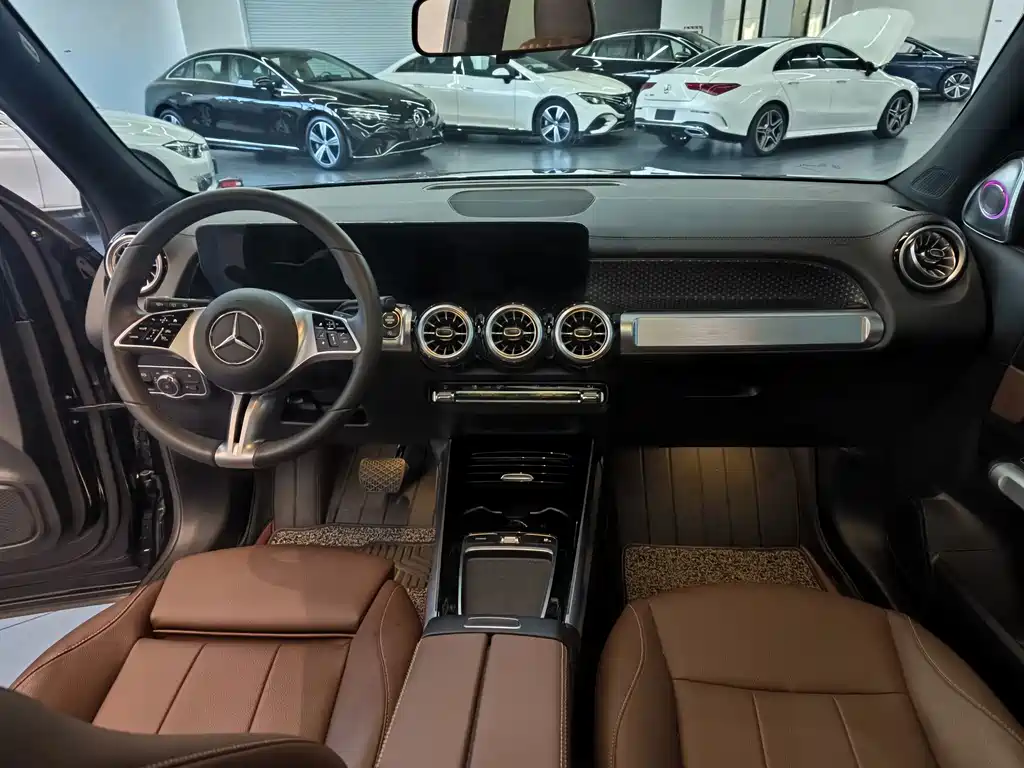 Mercedes-Benz GLB — миниатюра 11