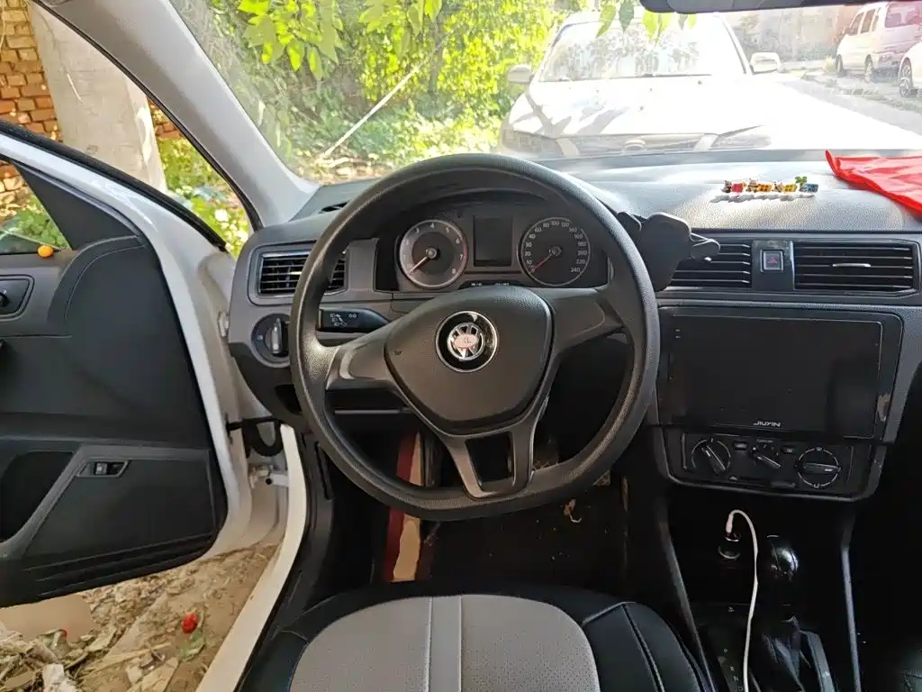 Volkswagen Santana — миниатюра 6