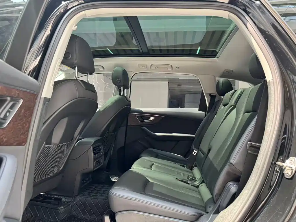 Audi Q7 — миниатюра 13
