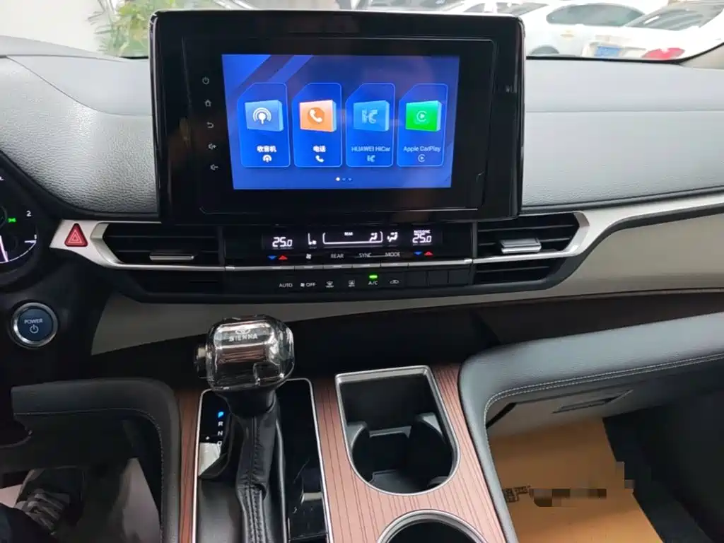 Toyota Sienna — миниатюра 13