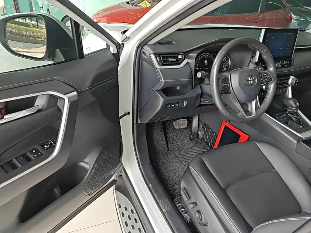 Toyota RAV4 — миниатюра 16