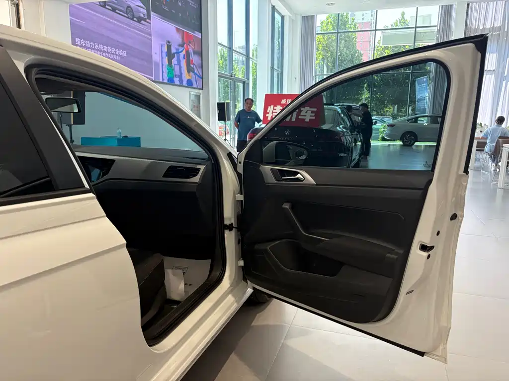 Volkswagen Polo — миниатюра 13