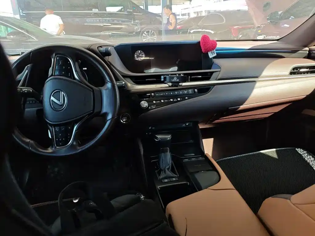 Lexus ES — миниатюра 5