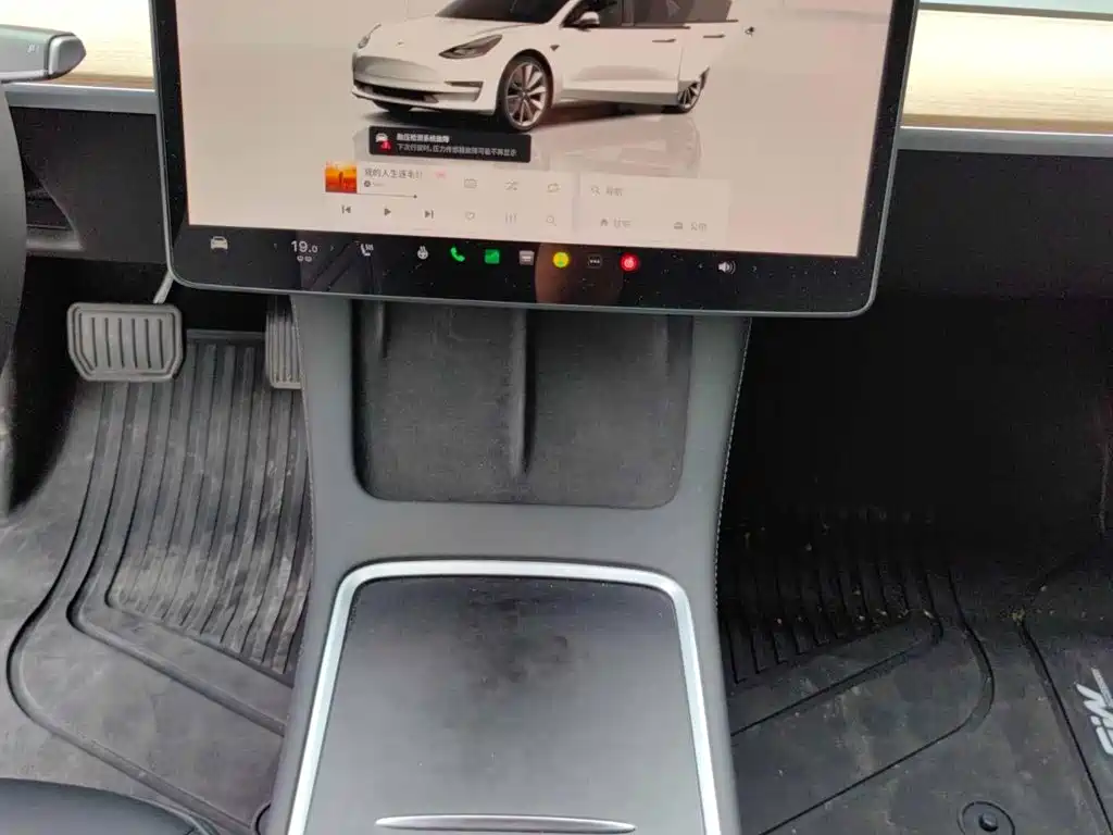 Tesla Model 3 — миниатюра 7