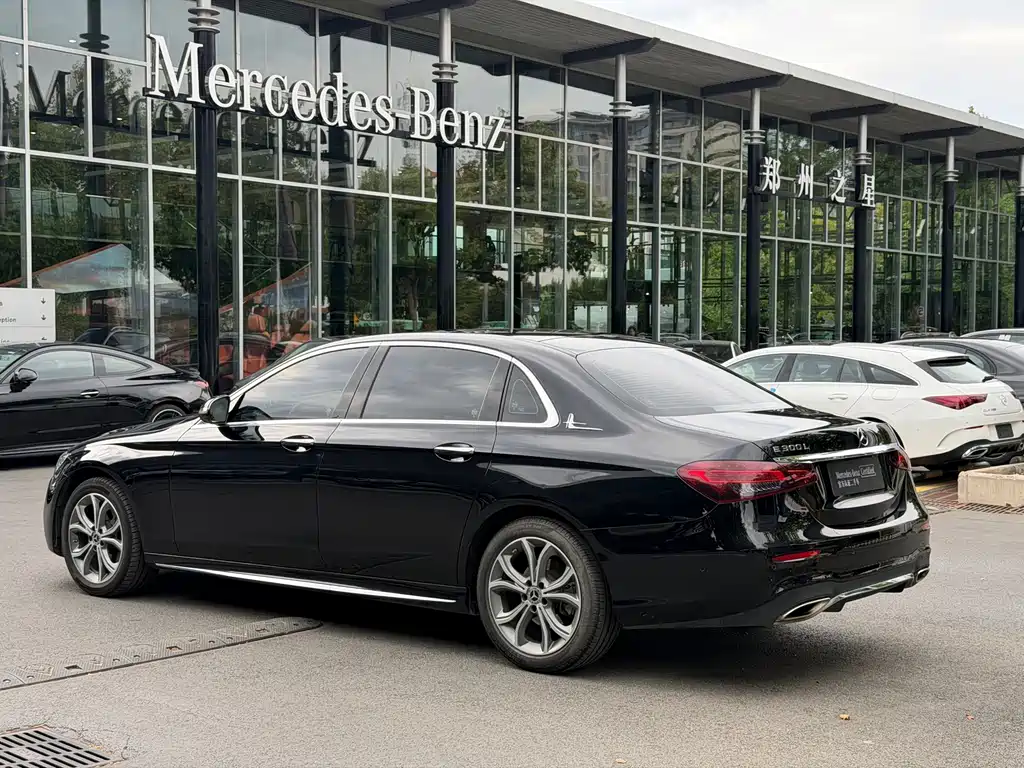 Mercedes-Benz E-Class — миниатюра 8