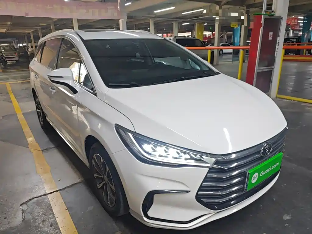 BYD MAX — миниатюра 4