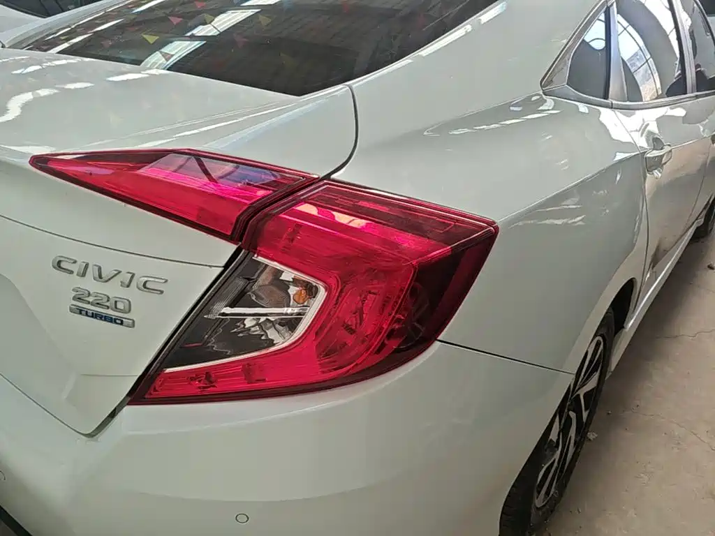 Honda Civic — миниатюра 8