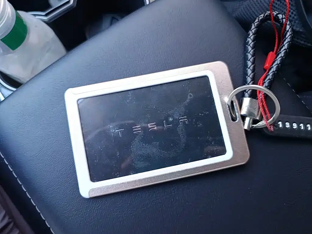 Tesla Model 3 — миниатюра 9